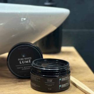 Teeth whitening powder with activated charcoal